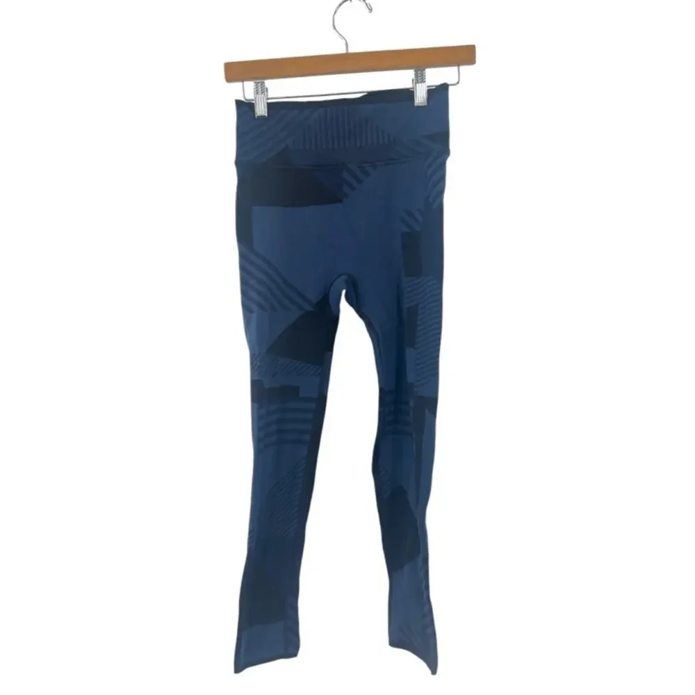 Sweaty Betty Interval Seamless 7/8 Workout Leggings
Navy Blue Block Jacquard M - Picture 10 of 10